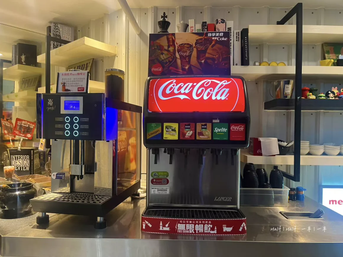 【中和】《燙燙極緻涮涮鍋》FEITENG Shabu Shabu,這餐吃的是低潮的救贖 22 燙燙極緻涮涮鍋的飲料吧,眾多口味供選擇。