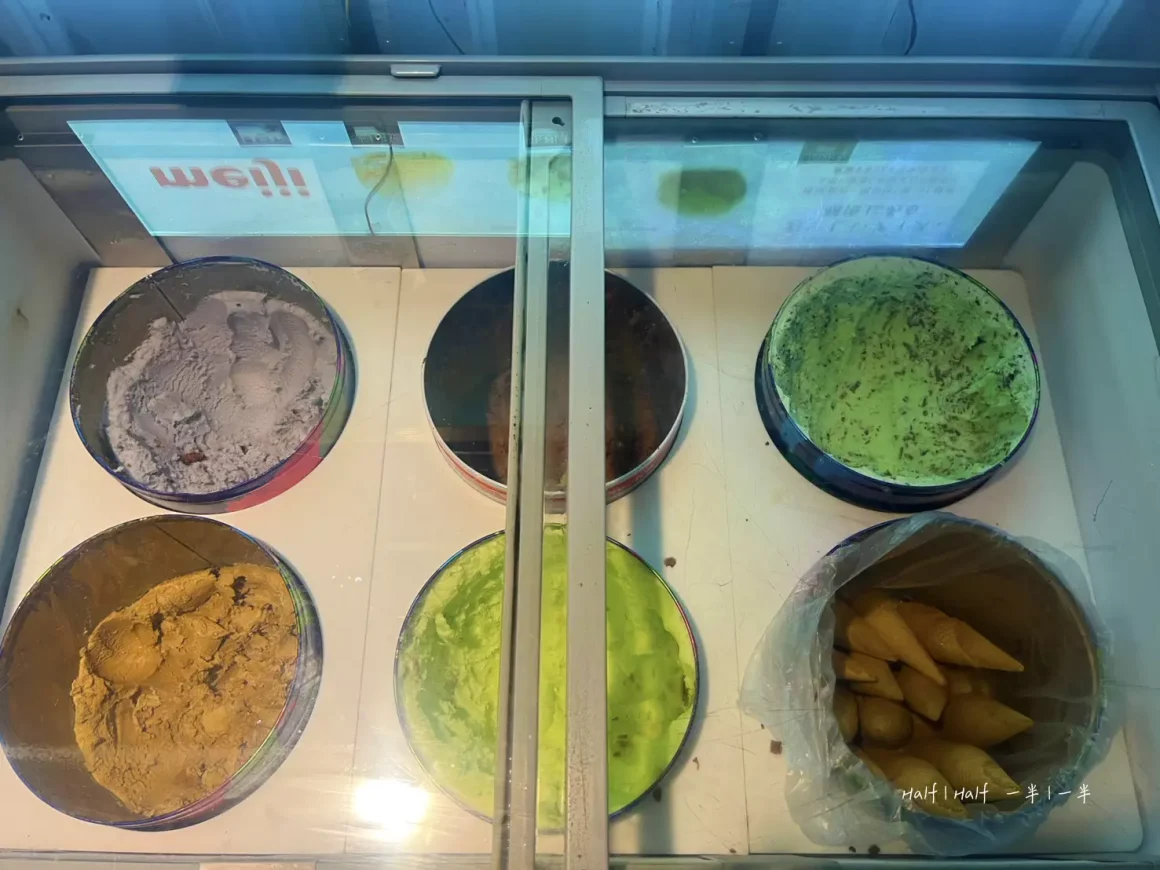 【中和】《燙燙極緻涮涮鍋》FEITENG Shabu Shabu,這餐吃的是低潮的救贖 31 燙燙極緻涮涮鍋的冰淇淋櫃,選用明治冰淇淋,多種口味供選擇。