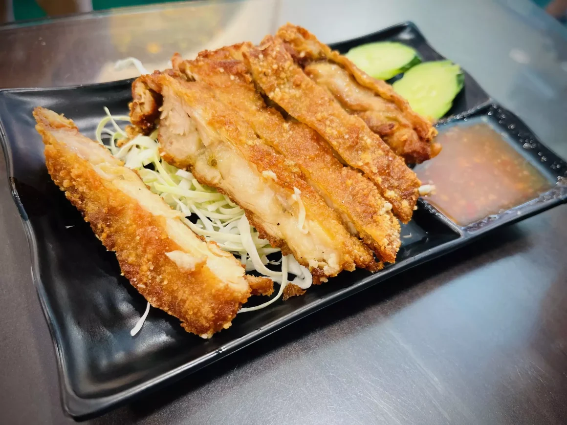 《蓮花泰式小吃店》新莊美食評價:平價道地泰式料理與2人千元有找點餐攻略 15 新莊美食推薦-蓮花泰式小吃