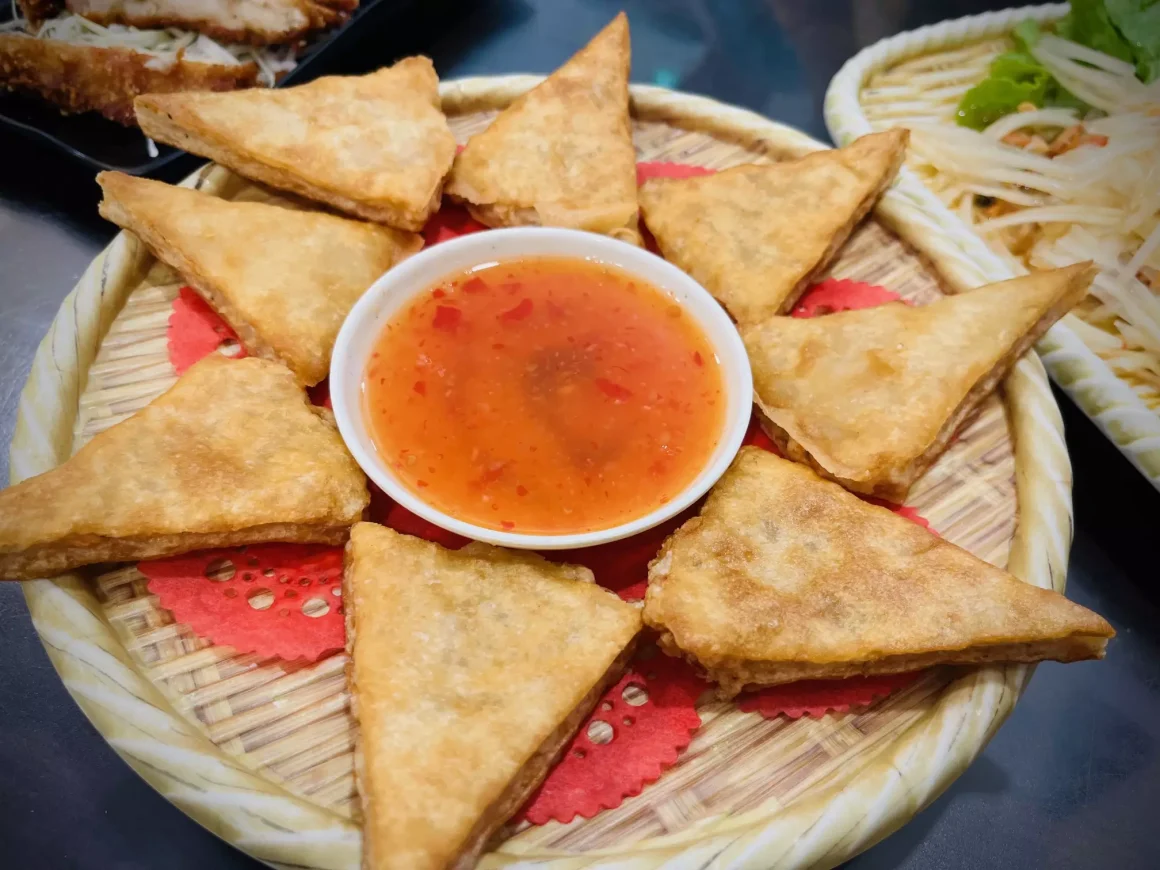 《蓮花泰式小吃店》新莊美食評價:平價道地泰式料理與2人千元有找點餐攻略 12 新莊美食推薦-蓮花泰式小吃