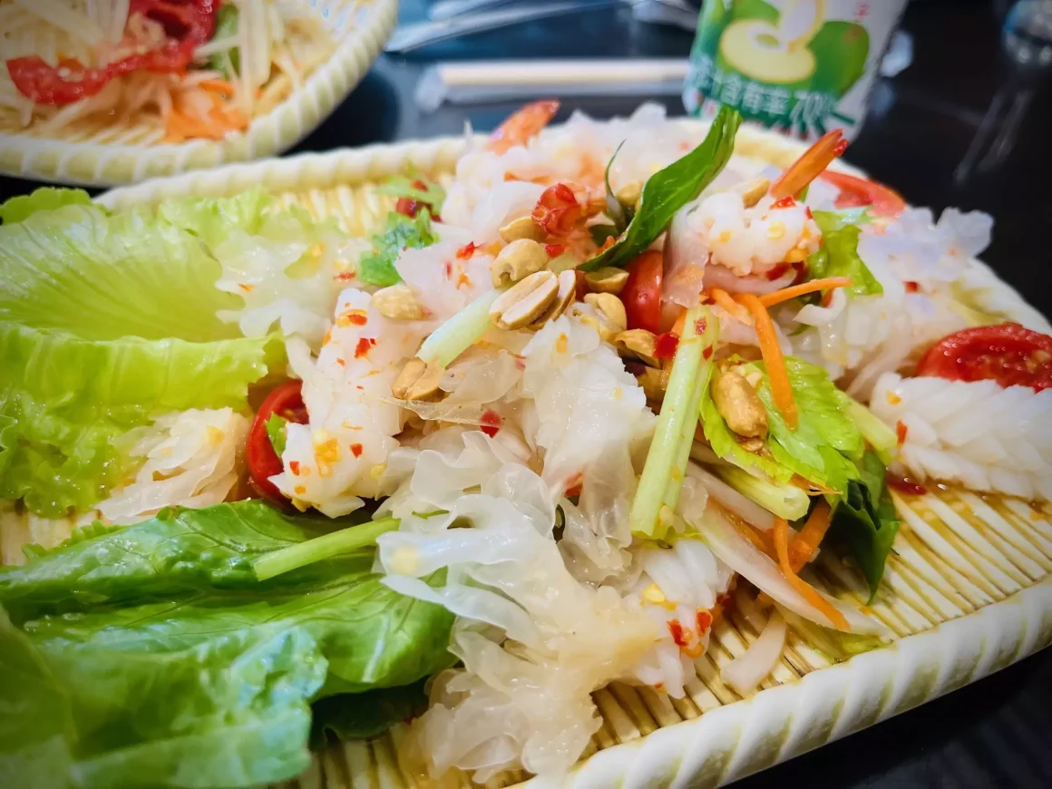 《蓮花泰式小吃店》新莊美食評價:平價道地泰式料理與2人千元有找點餐攻略 10 新莊美食推薦-蓮花泰式小吃