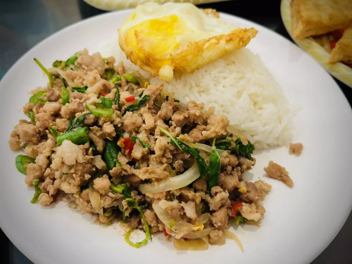 《蓮花泰式小吃店》新莊美食評價:平價道地泰式料理與2人千元有找點餐攻略 13 新莊美食推薦-蓮花泰式小吃