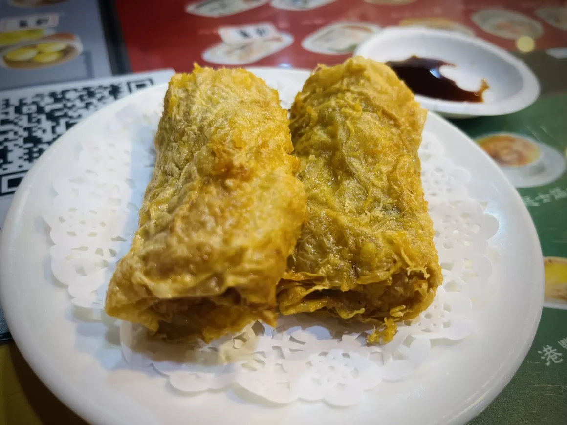 板橋港式飲茶《港豐撈麵飯堂》評價:衝著近 8,000 則好評去吃!在地老饕的真實必點與避雷點評 18 港豐撈麵飯堂|鮮蝦腐皮捲