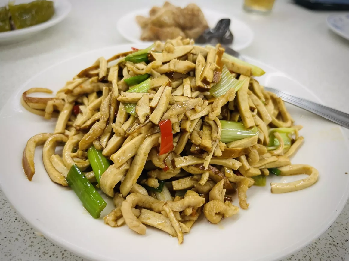 【西門町美食】《開開看江浙小吃》評價老實說|70年老字號隱藏巷弄!奶奶味烤麩、必點盆頭菜與私房點餐攻略 13 開開看江浙小吃