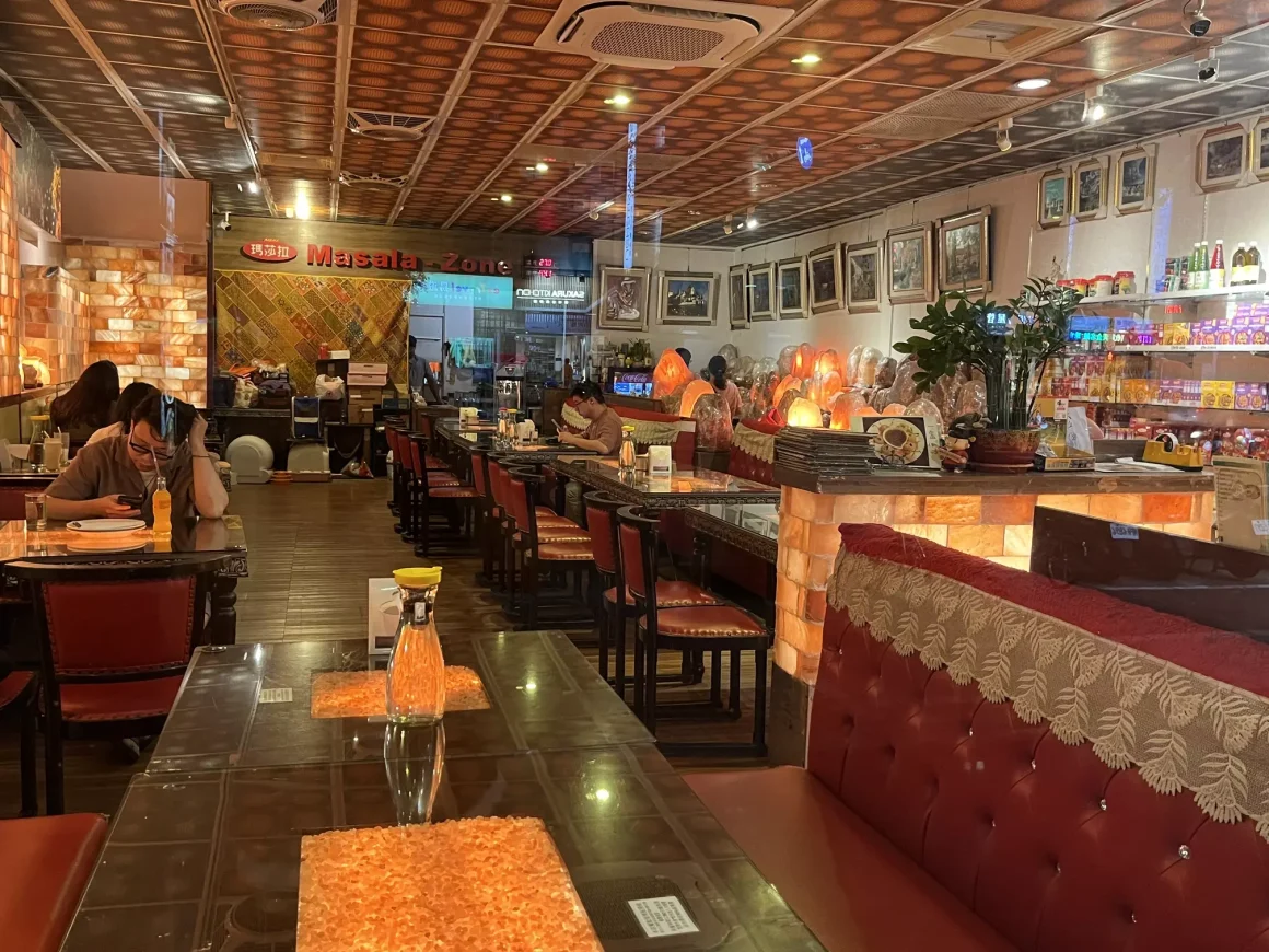 【板橋美食】江子翠《瑪莎拉印度餐廳》評價:好吃嗎?甜起士烤餅有夠邪惡,還有超愛討拍的焦糖貓 14 江子翠《瑪莎拉印度餐廳》